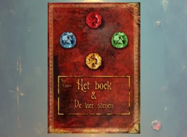 Jeugtoneel sinderen speelt het boek en de vier stenen